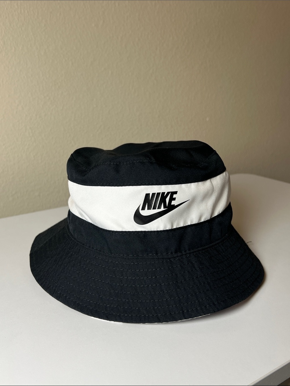 Nike Black & White Tie-Dye Reversible Bucket Hat Youth Kids Medium/Large - Picture 2 of 2